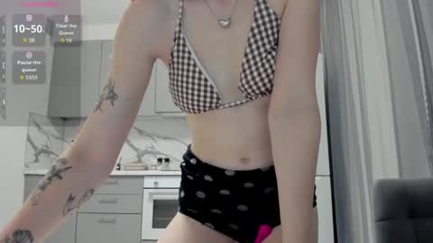 Snapshot of amy_sparkle chatting on October 17, 2025, 10:34 pm Miriam online show from October 17, 2025, 10:34 pm