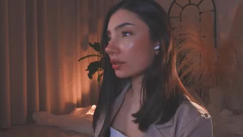 Amy Armstrong online show from October 6, 2025, 12:30 am