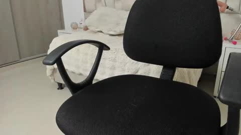 Amy Cortes online show from October 25, 2025, 7:41 pm