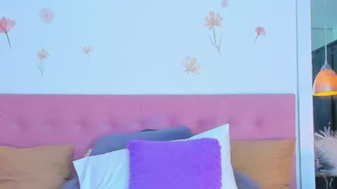 Amyevaans1 online show from May 12, 2026, 9:34 pm