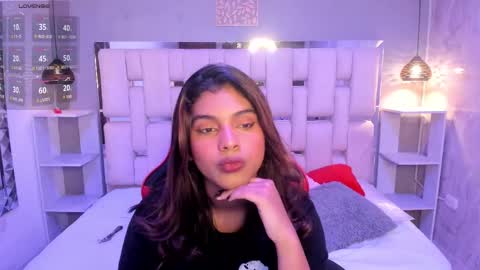 Snapshot of amyevan_ chatting on October 14, 2025, 8:42 pm amyevan_ online show from October 14, 2025, 8:42 pm