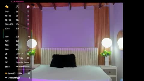 amyjohnsonn online show from October 31, 2025, 1:23 pm