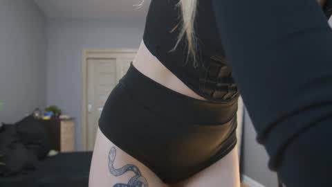 amylanee online show from October 6, 2025, 7:50 am