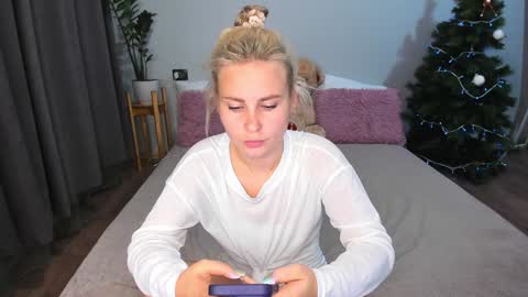 Snapshot of amymilson chatting on January 15, 2025, 6:29 pm amymilson online show from January 15, 2025, 6:29 pm