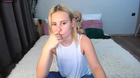 Snapshot of amymilson chatting on February 15, 2025, 3:28 pm amymilson online show from February 15, 2025, 3:28 pm
