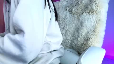 Snapshot of amyolimpo chatting on October 3, 2025, 1:57 am Amy ... Nice to meet u   thumb up me please its important online show from October 3, 2025, 1:57 am