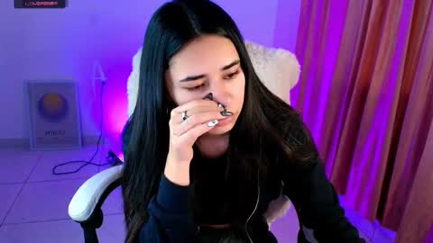 Snapshot of amyolimpo chatting on October 25, 2025, 4:53 am Amy ... Nice to meet u   thumb up me please its important online show from October 25, 2025, 4:53 am