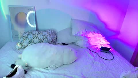 Snapshot of amyolimpo chatting on April 7, 2026, 10:53 pm Amy ... Nice to meet u thumb up me please its important online show from April 7, 2026, 10:53 pm