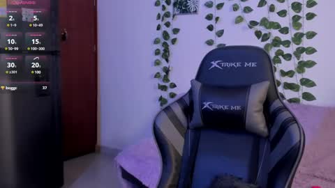 Snapshot of amypond__ chatting on March 5, 2025, 8:21 pm Amy online show from March 5, 2025, 8:21 pm