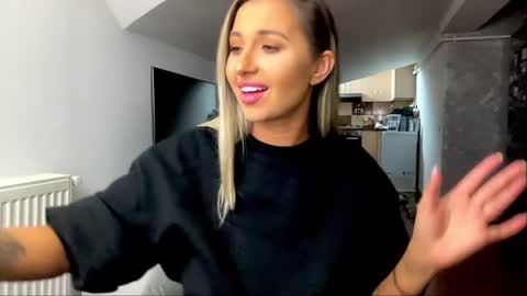 amyroberta92 online show from December 2, 2024, 9:56 am