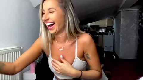 amyroberta92 online show from December 4, 2024, 10:46 am