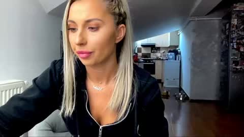 amyroberta92 online show from December 19, 2024, 9:51 am