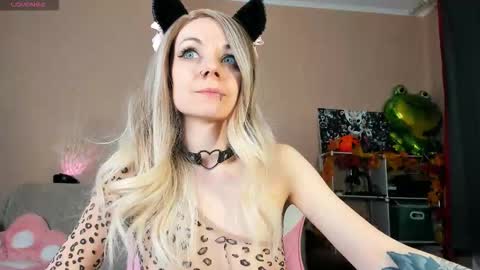 Snapshot of amyrose69 chatting on October 14, 2025, 8:31 pm Amy Rose online show from October 14, 2025, 8:31 pm