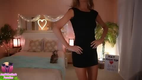  AmyValentine  online show from May 15, 2026, 6:20 am