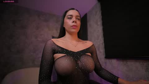 AMY WALKER online show from November 19, 2025, 9:42 am