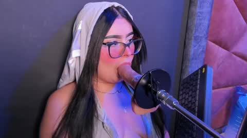 amywhitte_ online show from April 24, 2026, 4:04 am