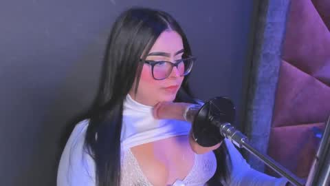 amywhitte_ online show from April 25, 2026, 4:04 am
