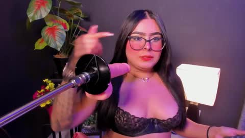 amywhitte_ online show from May 6, 2026, 3:46 am