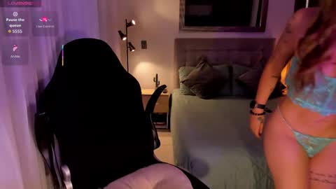 Snapshot of amywoods chatting on October 6, 2025, 5:21 pm online show from October 6, 2025, 5:21 pm