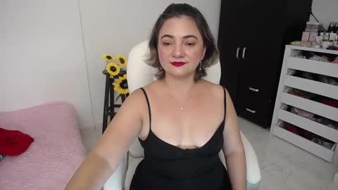 Snapshot of ana_hotmilf chatting on December 11, 2024, 12:23 am Ana online show from December 11, 2024, 12:23 am