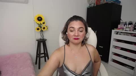 Snapshot of ana_hotmilf chatting on December 21, 2024, 1:36 am Ana online show from December 21, 2024, 1:36 am
