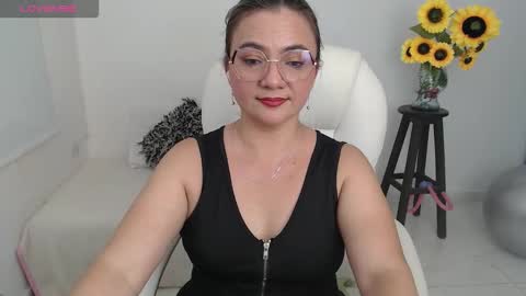 Snapshot of ana_hotmilf chatting on October 10, 2025, 8:30 pm Ana online show from October 10, 2025, 8:30 pm