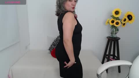 Snapshot of ana_hotmilf chatting on October 17, 2025, 11:51 pm Ana online show from October 17, 2025, 11:51 pm