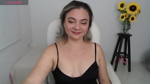 Snapshot of ana_hotmilf chatting on October 18, 2025, 11:49 pm Ana online show from October 18, 2025, 11:49 pm