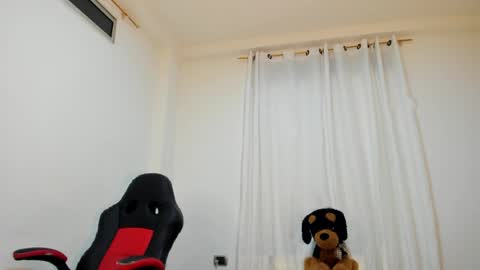 Snapshot of ana_maria__25 chatting on April 26, 2026, 11:57 pm Ana online show from April 26, 2026, 11:57 pm