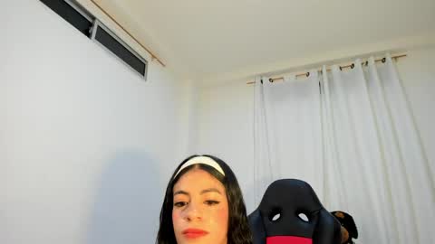 Snapshot of ana_maria__25 chatting on May 13, 2026, 12:08 am Ana online show from May 13, 2026, 12:08 am