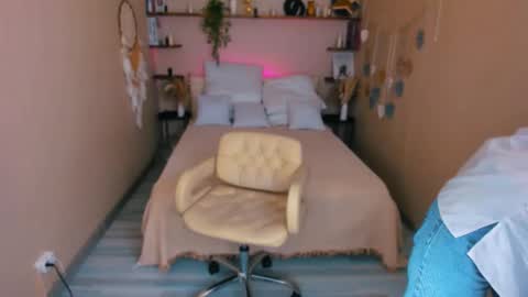 Ana online show from September 22, 2025, 10:28 am