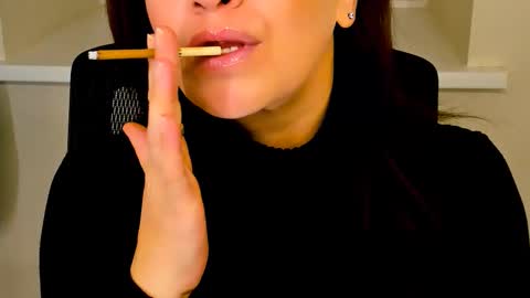 Ana online show from October 6, 2025, 3:31 pm