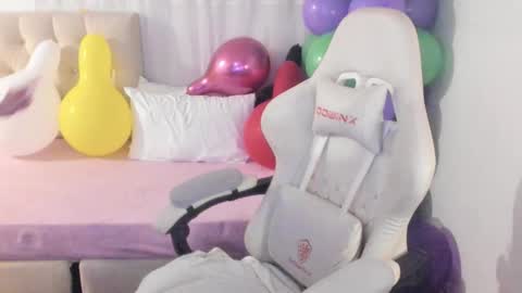 Snapshot of ana_ruuh chatting on October 25, 2025, 10:48 pm Im anna but you can call me as you want online show from October 25, 2025, 10:48 pm