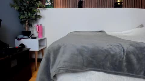 Ana online show from February 25, 2025, 2:44 pm