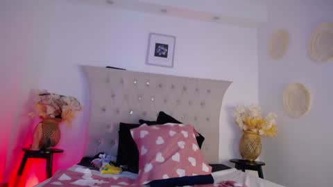 Snapshot of anaa_moon chatting on December 21, 2024, 9:12 am Ana Moon online show from December 21, 2024, 9:12 am