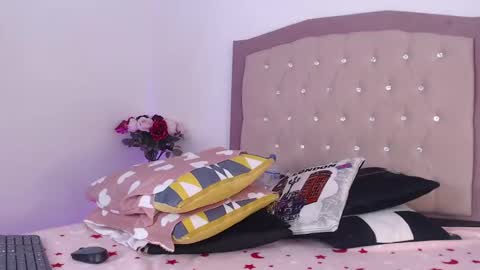Snapshot of anaa_moon chatting on February 24, 2025, 10:59 am Ana Moon online show from February 24, 2025, 10:59 am