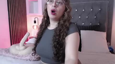 Ana Moon  online show from May 6, 2026, 4:41 am
