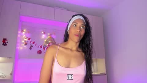 anaacollins_ online show from December 17, 2025, 7:42 pm