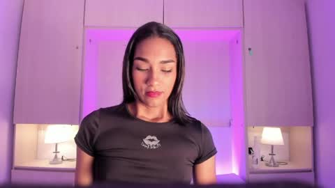 anaacollins_ online show from May 6, 2026, 11:59 am