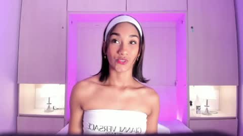 anaacollins_ online show from May 7, 2026, 11:59 am
