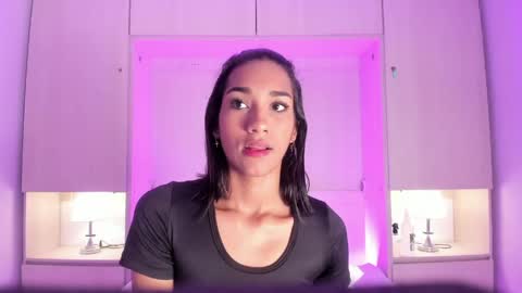 anaacollins_ online show from May 8, 2026, 11:59 am