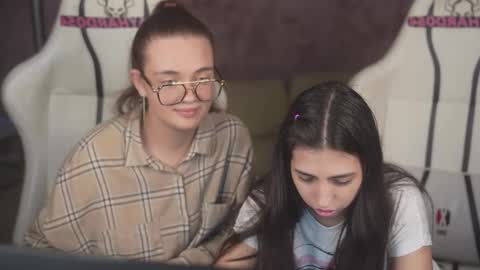 Sweet girls online show from March 1, 2026, 11:23 am