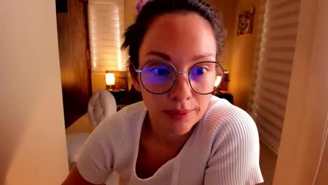 Snapshot of anabel_25 chatting on October 21, 2025, 5:24 pm Anabel online show from October 21, 2025, 5:24 pm