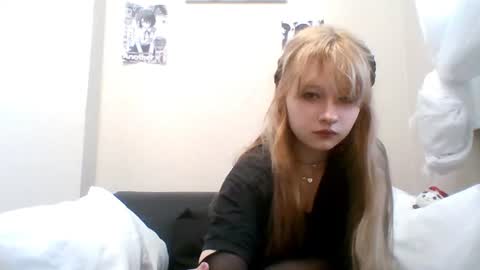 Snapshot of anabelbrando chatting on June 20, 2026, 12:36 am Malvina online show from June 20, 2026, 12:36 am