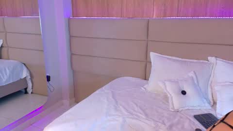 anabelleray online show from September 24, 2025, 7:39 pm