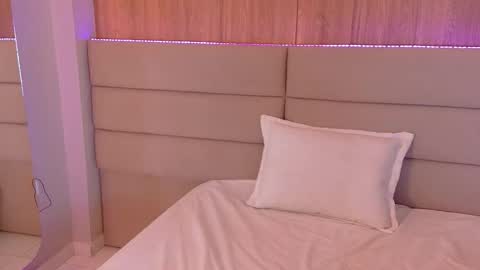 anabelleray online show from October 8, 2025, 7:22 pm