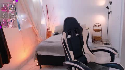 ANABEL WOLF  online show from November 23, 2025, 5:24 pm