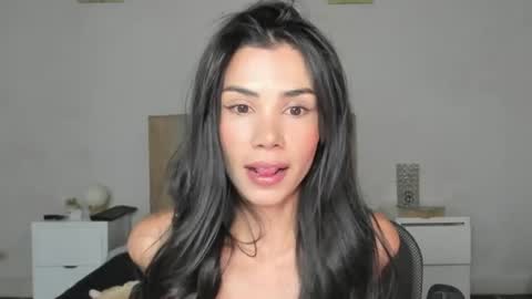 Snapshot of anahenao chatting on July 25, 2026, 10:40 pm Ana Henao or Annie... Follow me ahenaocb Insta X online show from July 25, 2026, 10:40 pm
