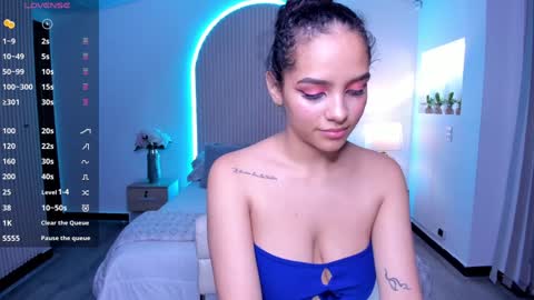 Snapshot of anahi_curlie1 chatting on December 17, 2024, 3:50 am Anahi Curlie online show from December 17, 2024, 3:50 am