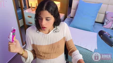 Snapshot of anahi_maite chatting on January 31, 2025, 8:22 pm Anahi online show from January 31, 2025, 8:22 pm